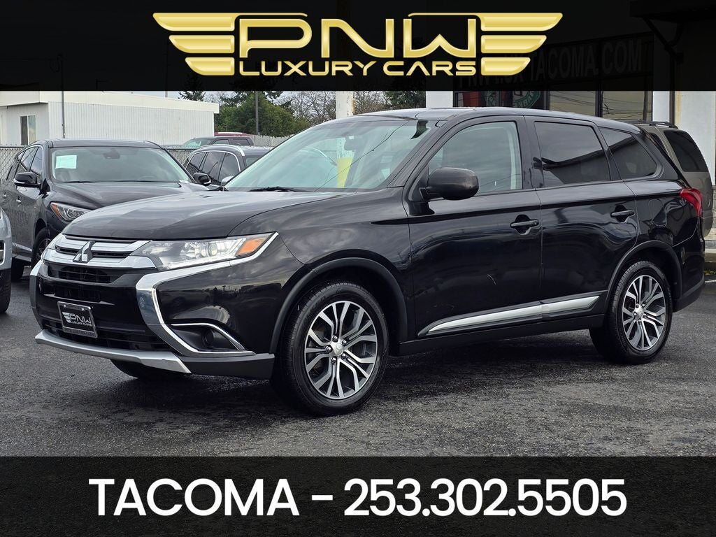 2018 Mitsubishi Outlander ES in Labrador Black Metallic — front three-quarter view