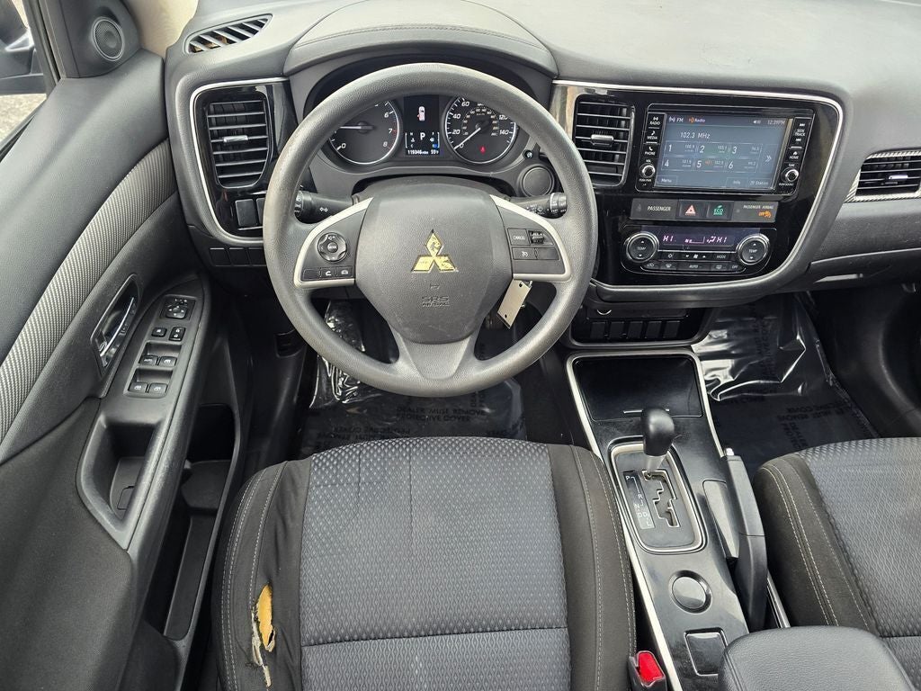 2018 Mitsubishi Outlander — side profile view