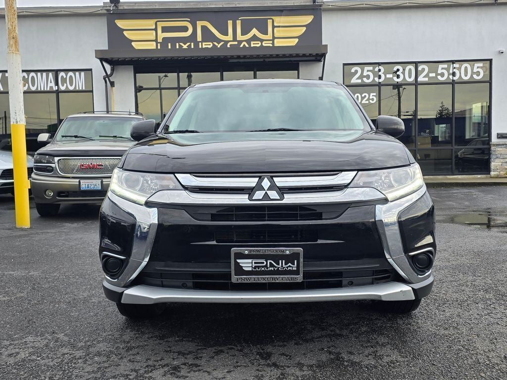 2018 Mitsubishi Outlander — rear three-quarter view