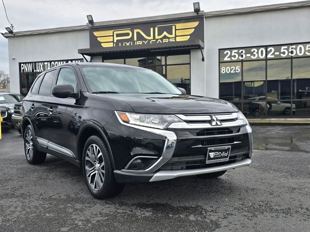 2018 Mitsubishi Outlander — interior view