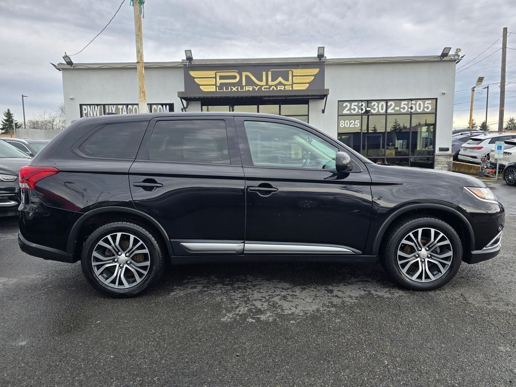 2018 Mitsubishi Outlander — detail view